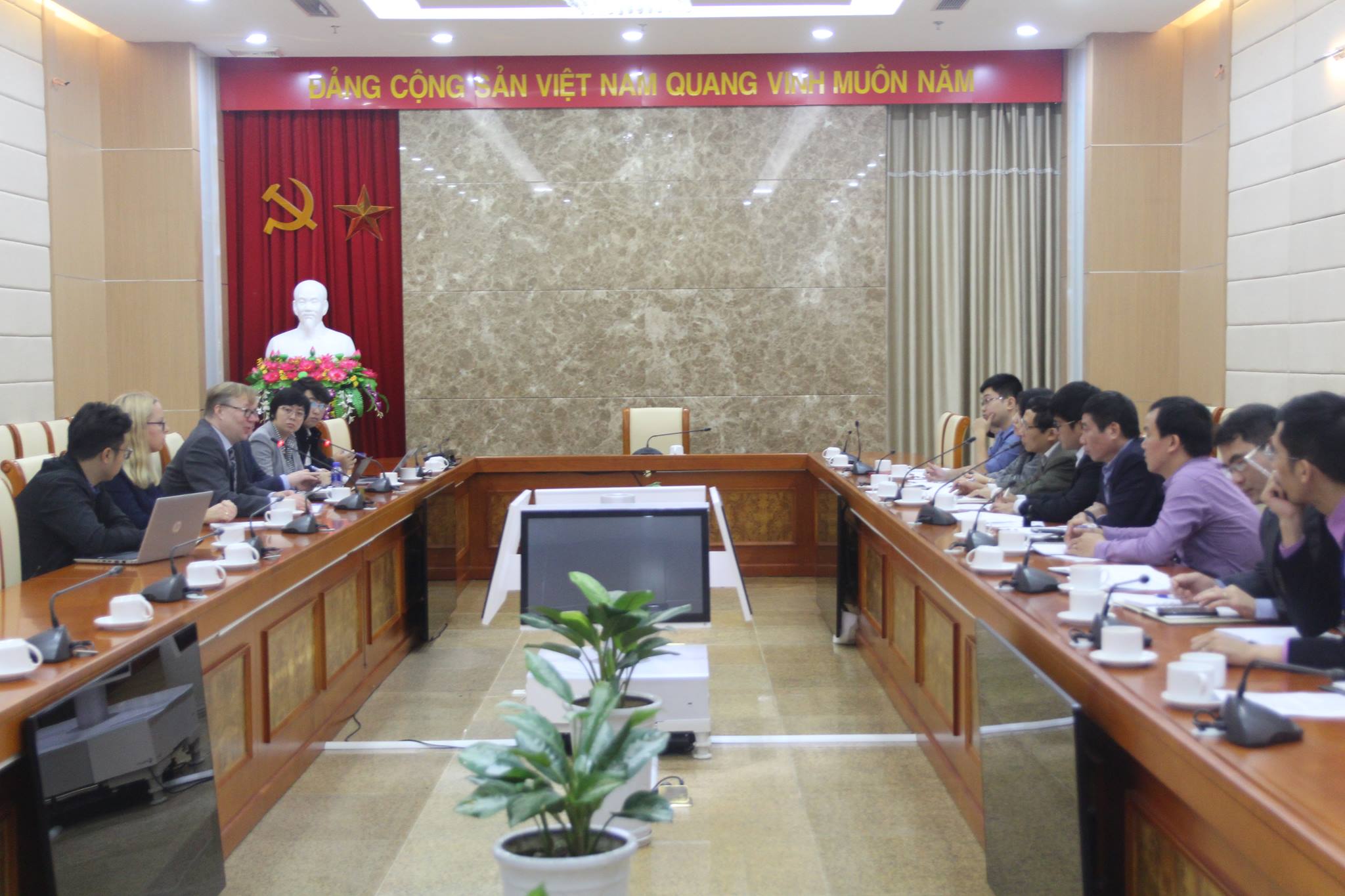 Tiếp và làm việc với Đoàn cán bộ Phần Lan